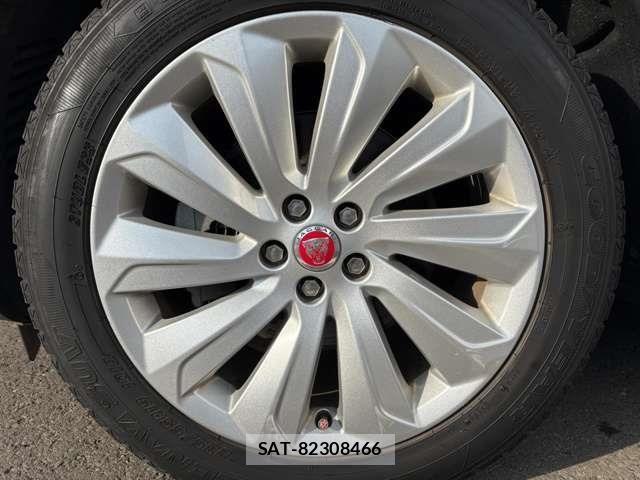 Jaguar E-PACE 2018-12 8314892-9