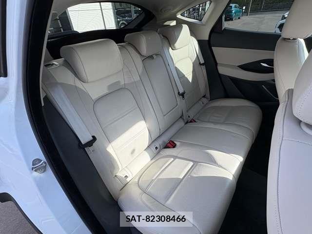 Jaguar E-PACE 2018-12 8314892-15