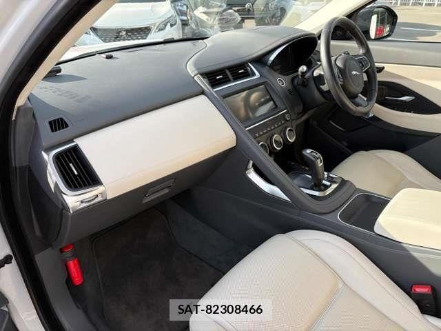 Jaguar E-PACE 2018-12 8314892-18