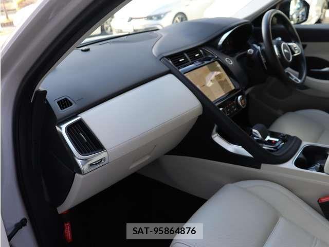 Jaguar E-PACE 2022-01 8562228-27