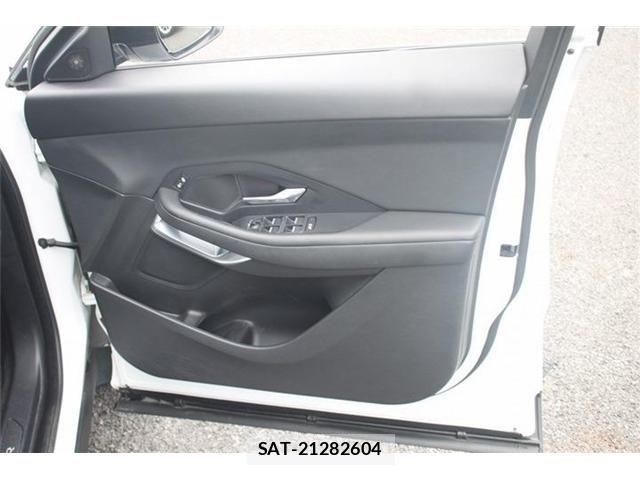 Jaguar E-PACE 2019-03 8666290-15