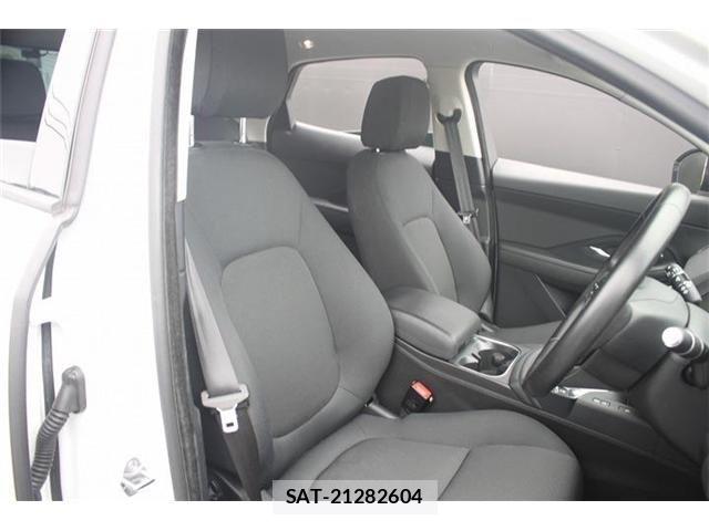 Jaguar E-PACE 2019-03 8666290-16