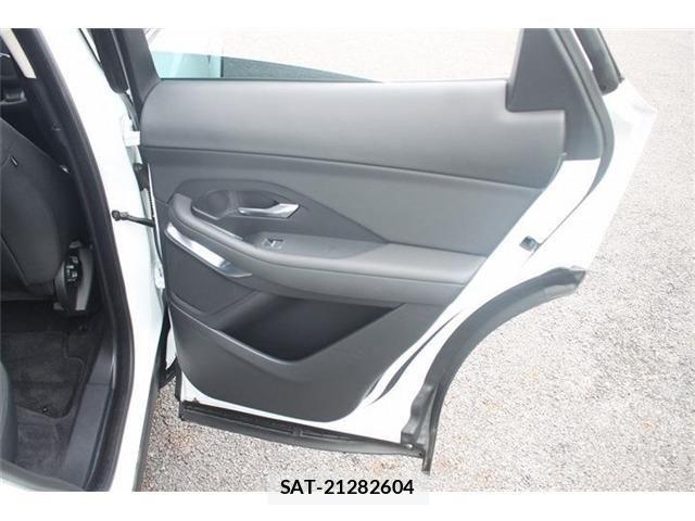 Jaguar E-PACE 2019-03 8666290-17