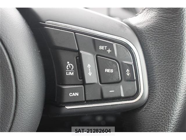 Jaguar E-PACE 2019-03 8666290-5