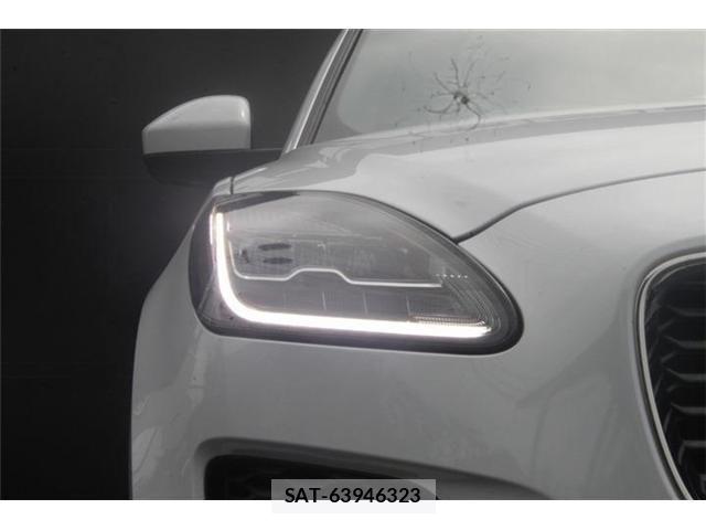 Jaguar E-PACE 2018-12 8742854-10