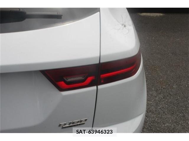 Jaguar E-PACE 2018-12 8742854-11