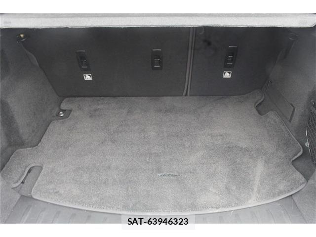 Jaguar E-PACE 2018-12 8742854-14