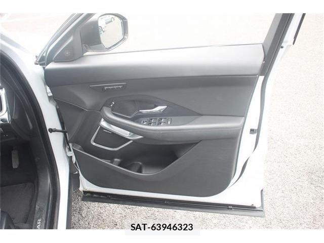 Jaguar E-PACE 2018-12 8742854-15
