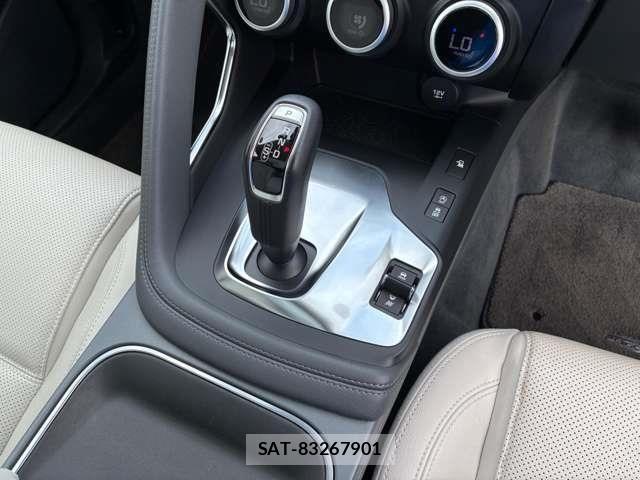 Jaguar E-PACE 2019-09 8829586-27