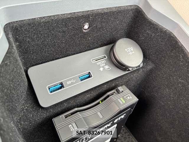 Jaguar E-PACE 2019-09 8829586-28