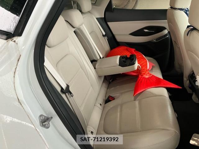 Jaguar E-PACE 2020-06 8880191-12