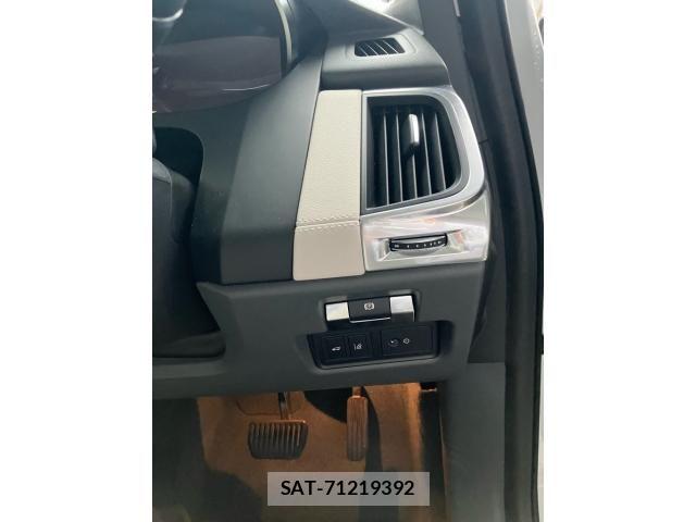 Jaguar E-PACE 2020-06 8880191-15