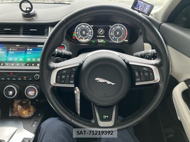 Jaguar E-PACE 2020-06 8880191-16