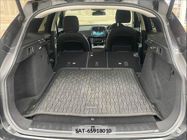 Jaguar F-PACE 2018-05 704990-17