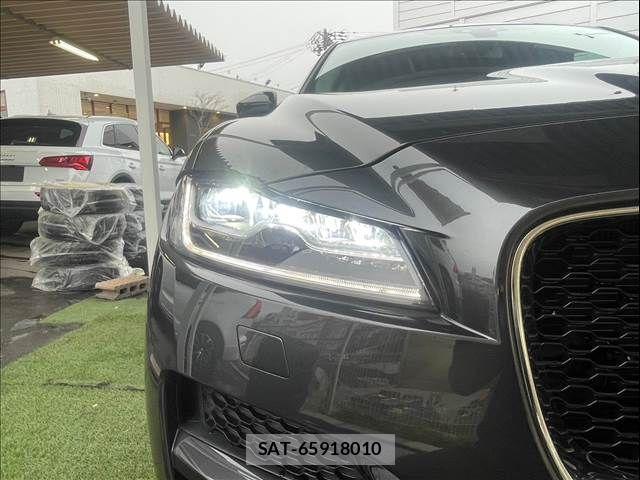 Jaguar F-PACE 2018-05 704990-19