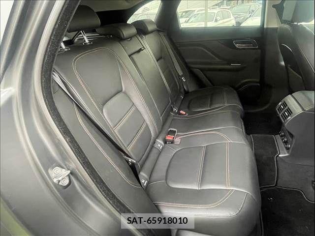 Jaguar F-PACE 2018-05 704990-5