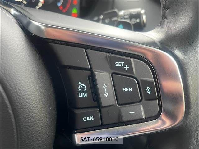 Jaguar F-PACE 2018-05 704990-8
