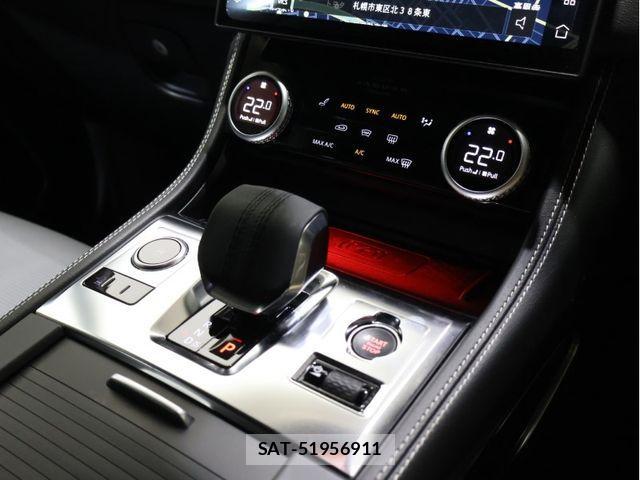 Jaguar F-PACE 2024-11 1016060-10