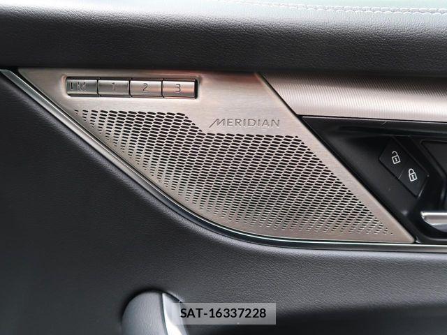 Jaguar F-PACE 2024-01 1181789-11