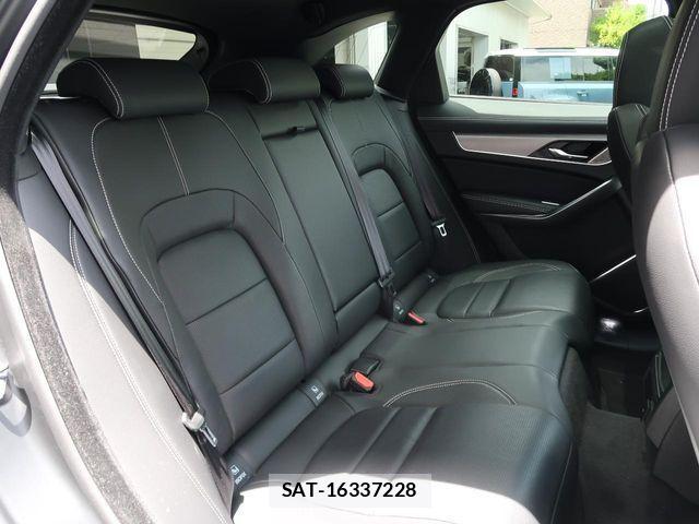 Jaguar F-PACE 2024-01 1181789-16
