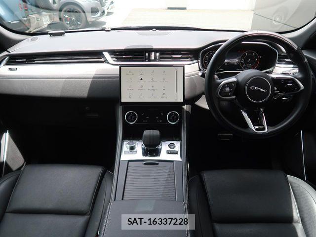 Jaguar F-PACE 2024-01 1181789-1