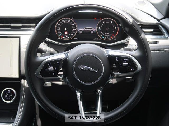 Jaguar F-PACE 2024-01 1181789-4