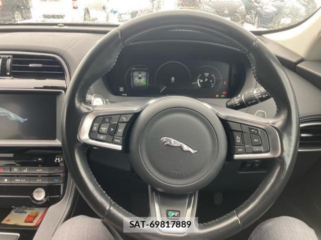Jaguar F-PACE 2017-09 2350128-19