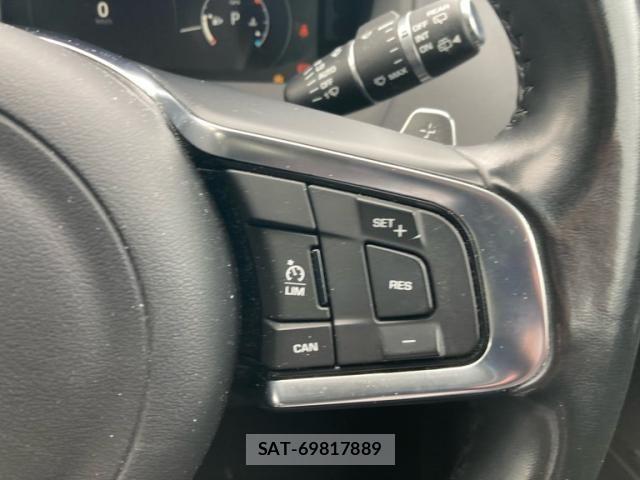 Jaguar F-PACE 2017-09 2350128-23