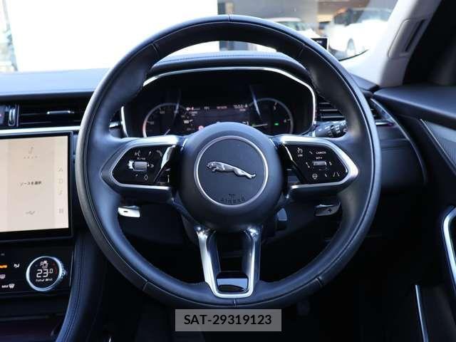 Jaguar F-PACE 2023-09 4594172-10