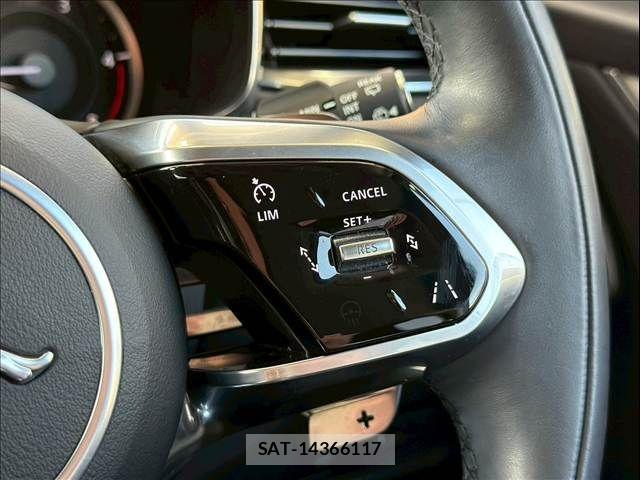 Jaguar F-PACE 2022-11 5869738-9