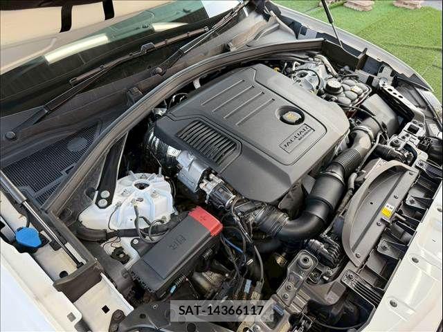 Jaguar F-PACE 2022-11 5869738-11