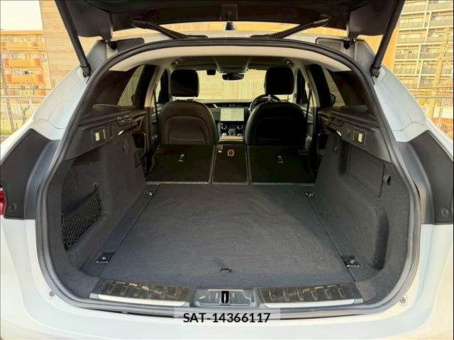 Jaguar F-PACE 2022-11 5869738-17
