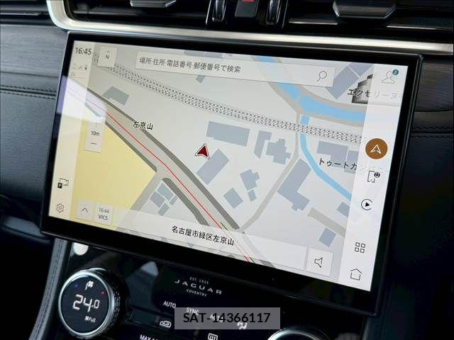 Jaguar F-PACE 2022-11 5869738-3