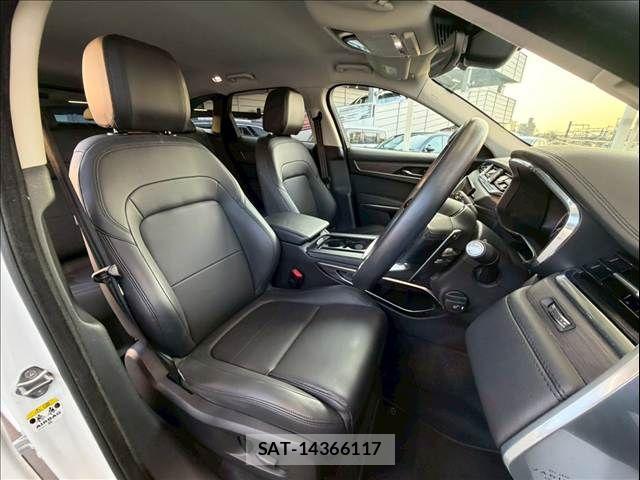 Jaguar F-PACE 2022-11 5869738-5