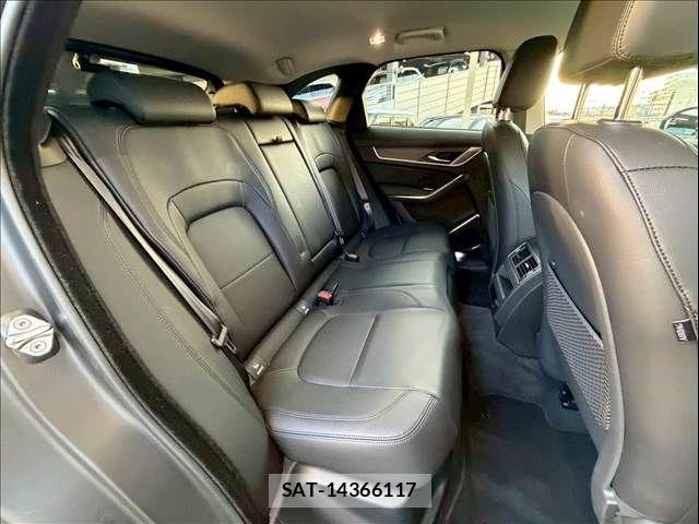 Jaguar F-PACE 2022-11 5869738-6