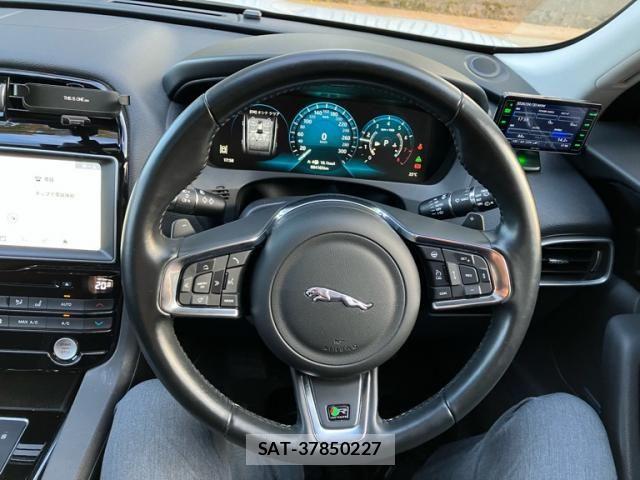 Jaguar F-PACE 2017-06 6545288-22