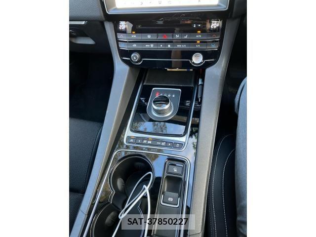 Jaguar F-PACE 2017-06 6545288-24