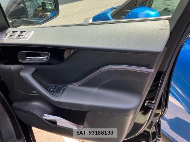 Jaguar F-PACE 2018-01 6672003-9