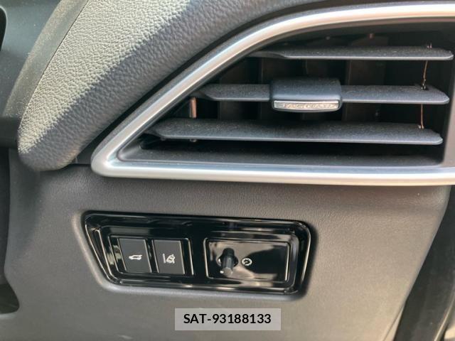Jaguar F-PACE 2018-01 6672003-11