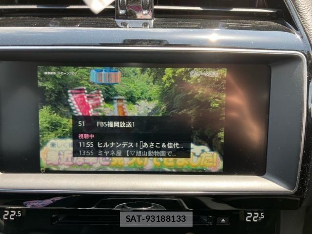 Jaguar F-PACE 2018-01 6672003-23