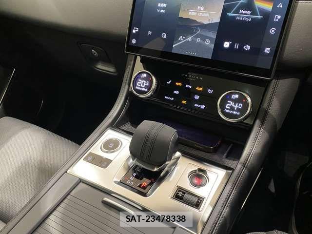 Jaguar F-PACE 2022-09 6676404-10