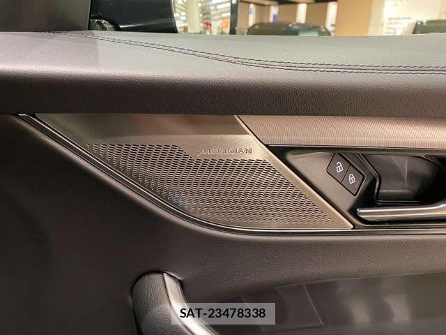 Jaguar F-PACE 2022-09 6676404-11