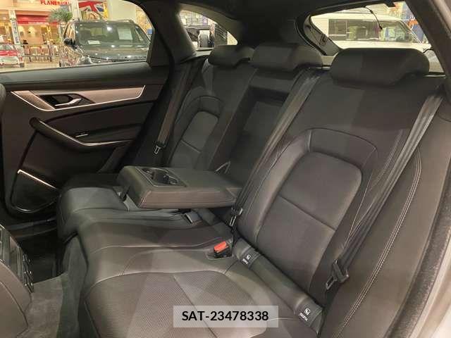Jaguar F-PACE 2022-09 6676404-15