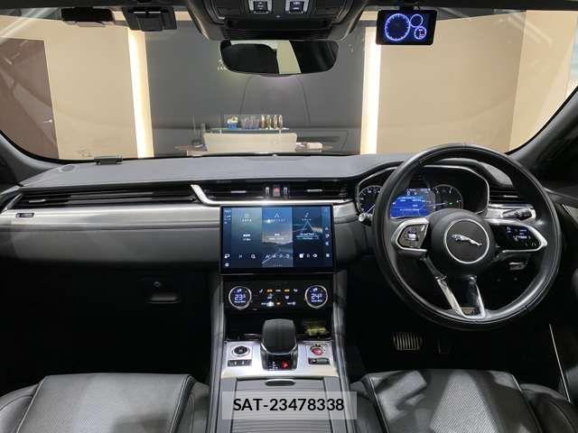 Jaguar F-PACE 2022-09 6676404-17