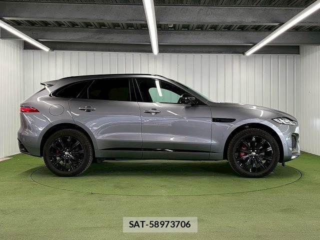 Jaguar F-PACE 2021-11 6815375-14