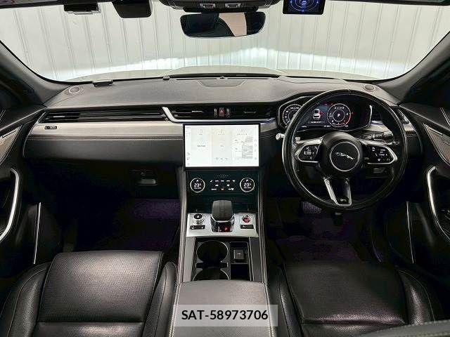 Jaguar F-PACE 2021-11 6815375-3
