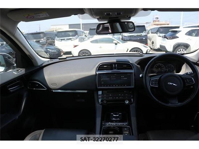 Jaguar F-PACE 2016-06 6906802-16