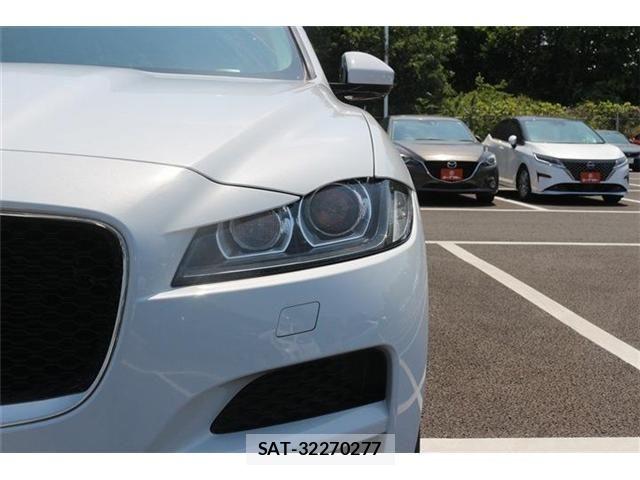 Jaguar F-PACE 2016-06 6906802-22