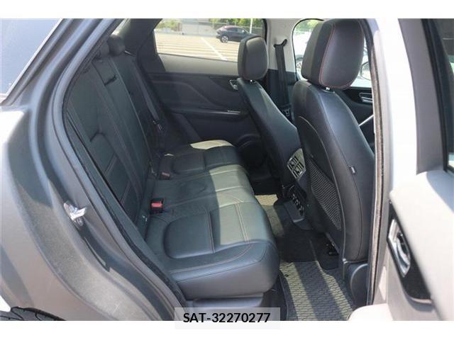 Jaguar F-PACE 2016-06 6906802-24