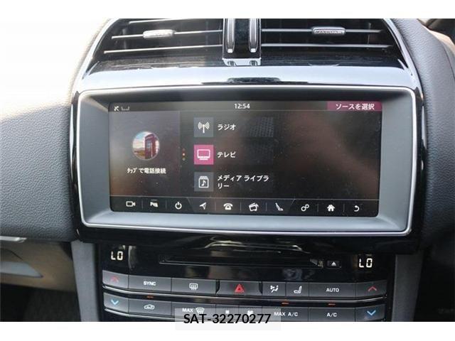 Jaguar F-PACE 2016-06 6906802-3